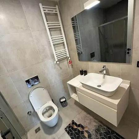アパート 33 Floor Cozy With Balcony Gym Pool イスタンブール